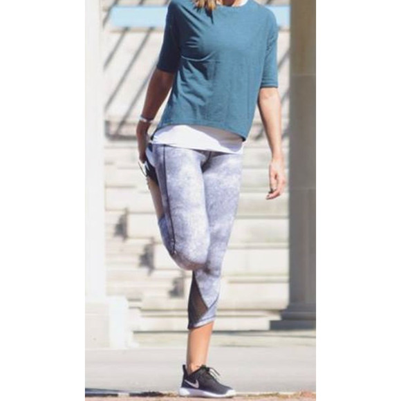 Lululemon Essential Rhythm Crop (Full-On Luxtreme) Diffusion White Black Sz. 4 - Picture 9 of 13